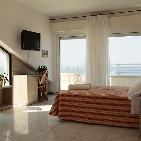 Hotel Bellevue Cattolica Exterior foto
