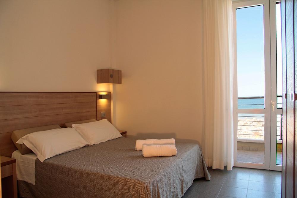 Hotel Bellevue Cattolica Exterior foto