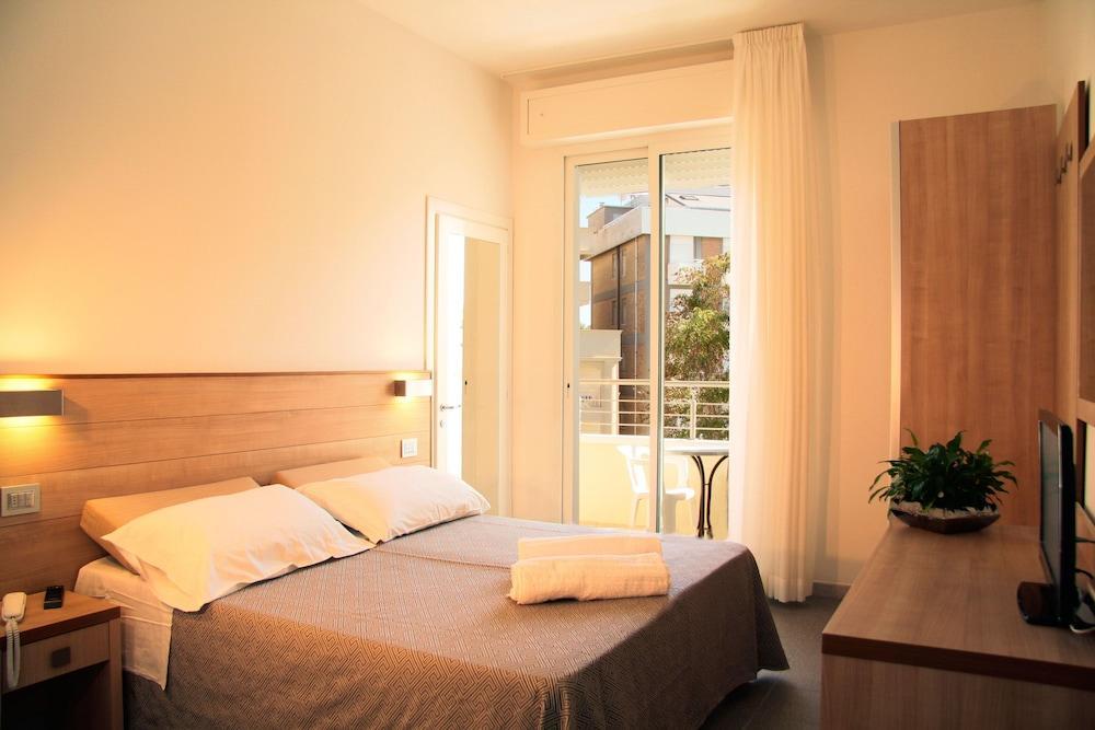 Hotel Bellevue Cattolica Exterior foto
