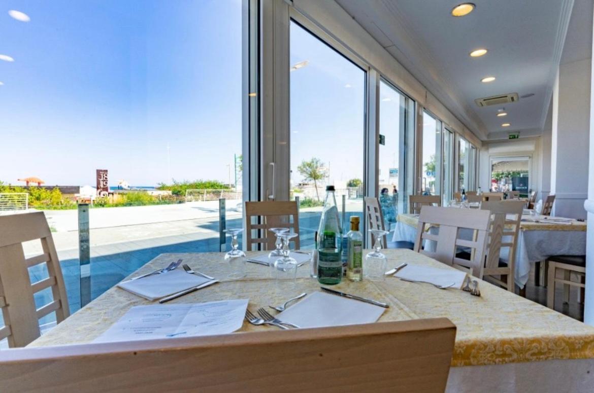 Hotel Bellevue Cattolica Exterior foto