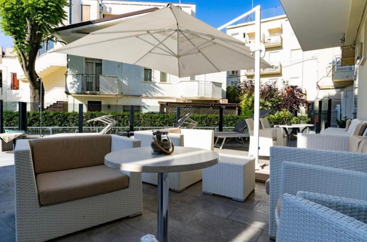 Hotel Bellevue Cattolica Exterior foto