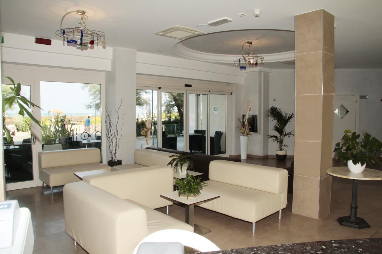 Hotel Bellevue Cattolica Exterior foto