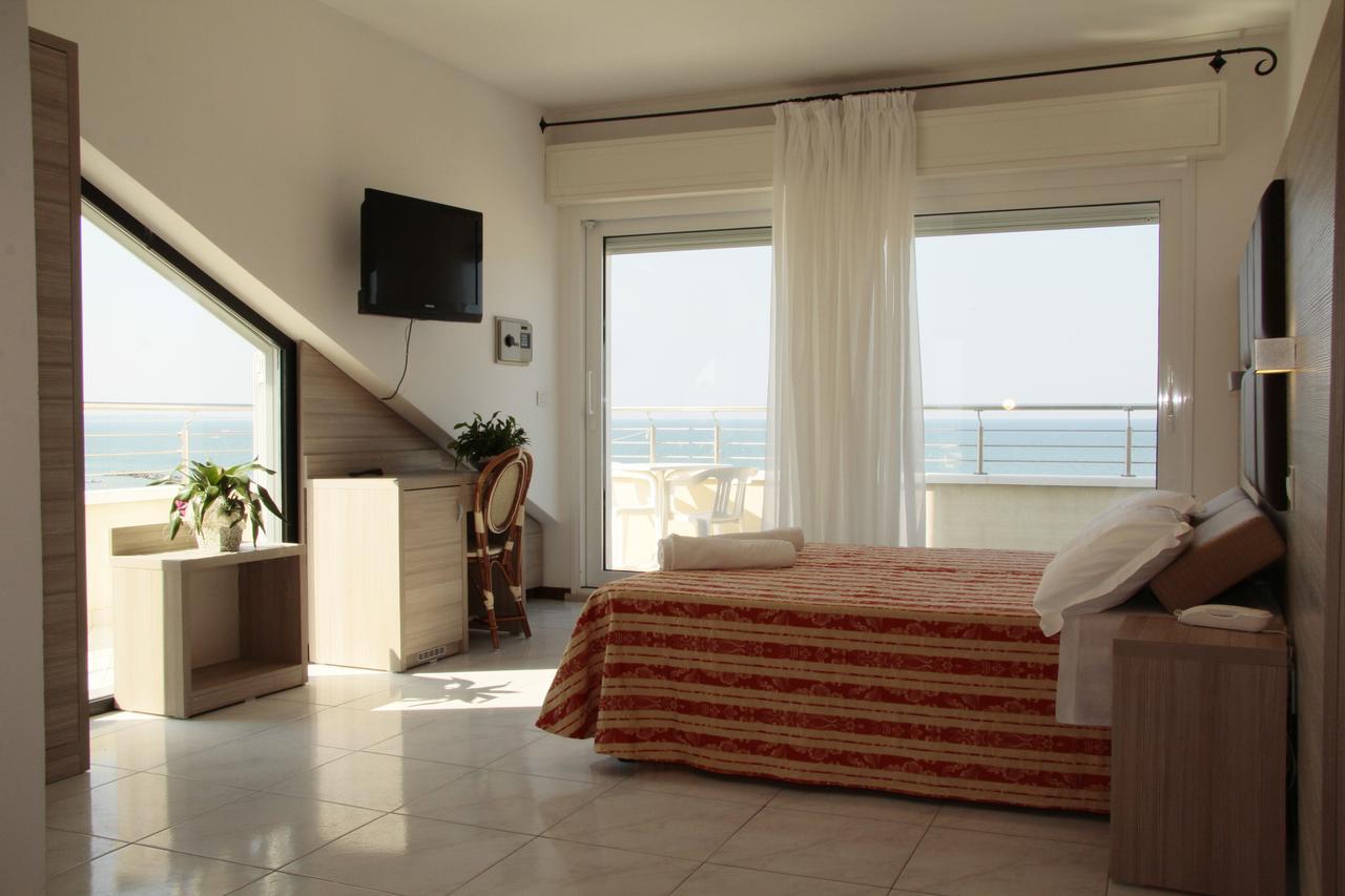 Hotel Bellevue Cattolica Exterior foto