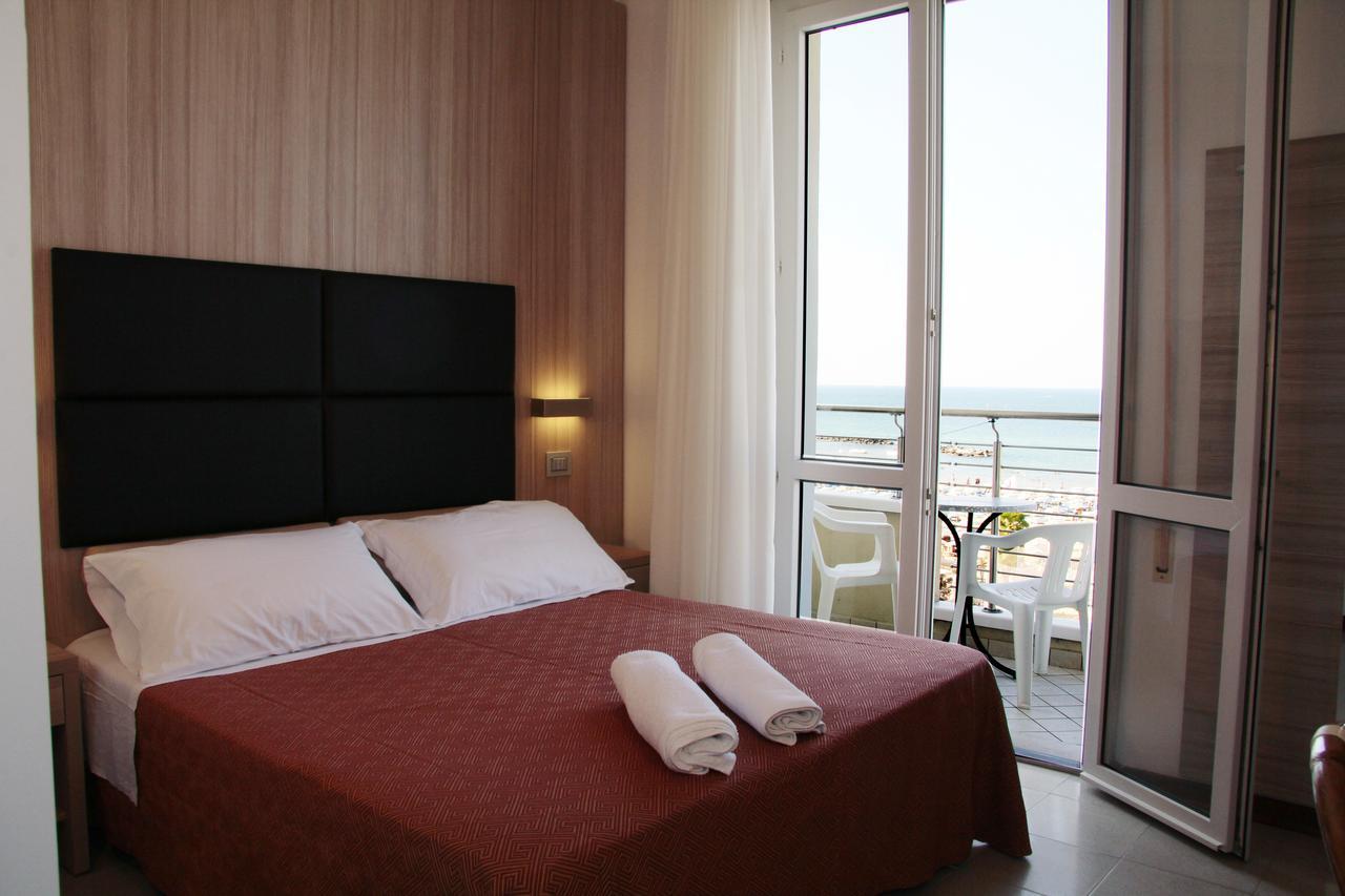 Hotel Bellevue Cattolica Exterior foto